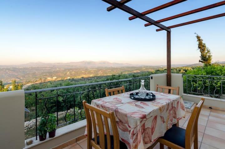 Aletraki -Off-Grid Retreat Above Heraklion, Peaceful Views Archanes Exterior photo